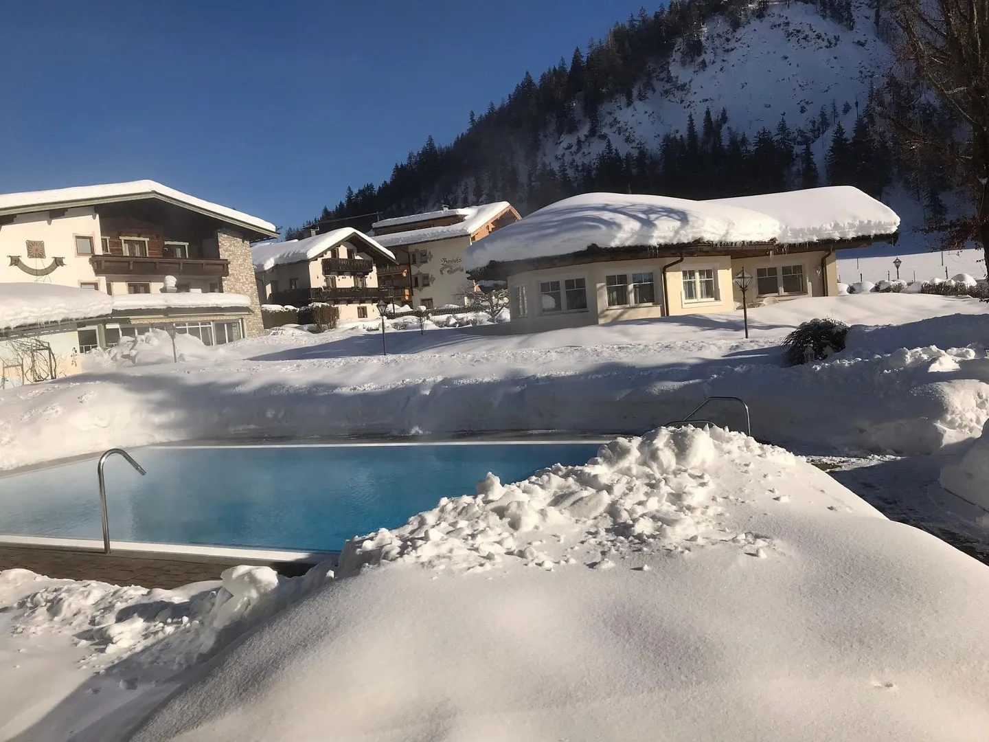 unser_berghof_erpfendorf_hotel_urlaub_kitzbueheler_alpen_winter_chalet