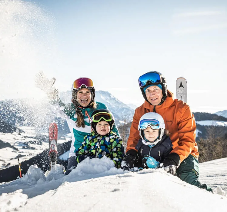 tvb-stjo-winter-skifahren-in-st--johann-in-tirol-mit-kindern