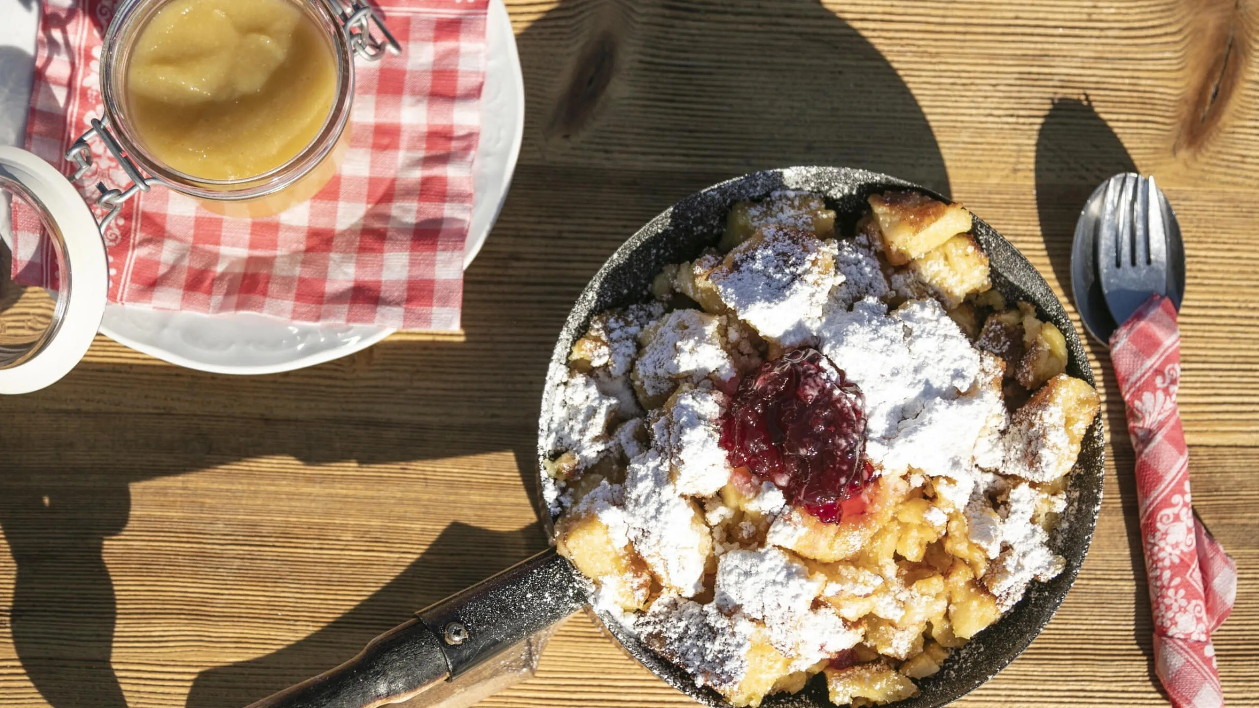 unser_berghof_erpfendorf_hotel_urlaub_kitzbueheler_alpen_kaiserschmarren_2_mirja_geh