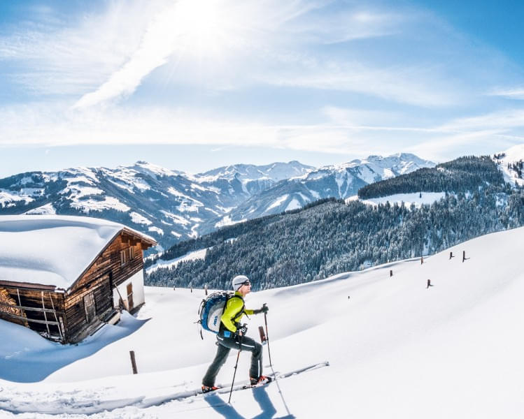 skitour-mit-perfekter-aussicht-in-den-kitzbueheler-alpen(1)