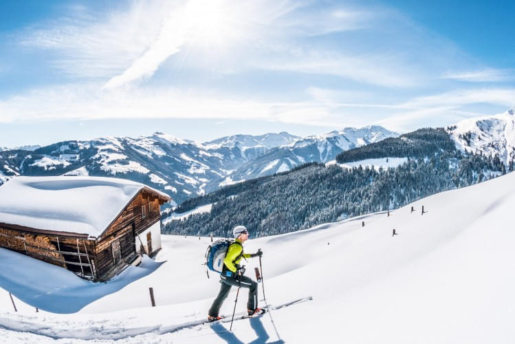 skitour-mit-perfekter-aussicht-in-den-kitzbueheler-alpen